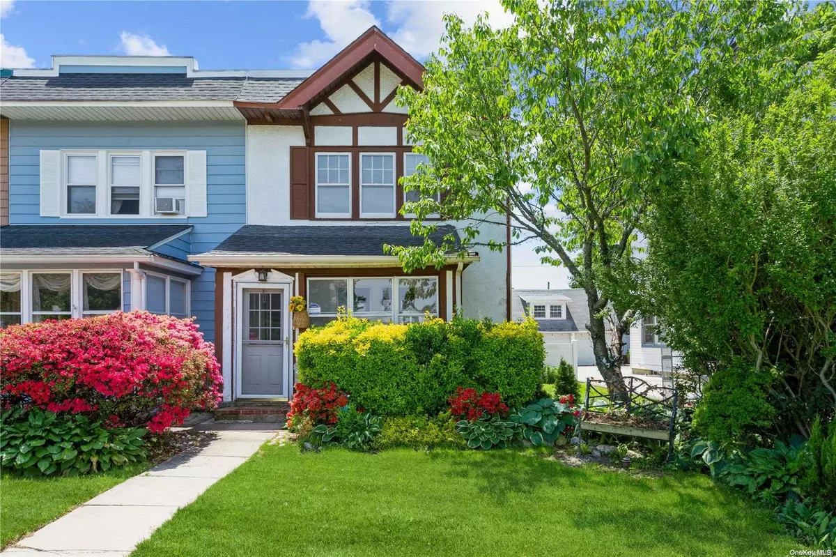 Garden City, NY 11530,13 Meadow ST