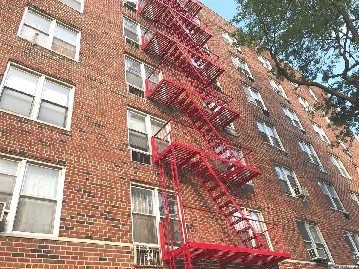 Flushing, NY 11355,41-07 Bowne ST #1L