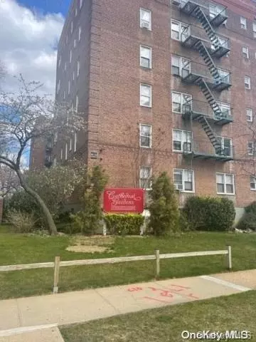 36 Cathedral AVE #4F, Hempstead, NY 11550