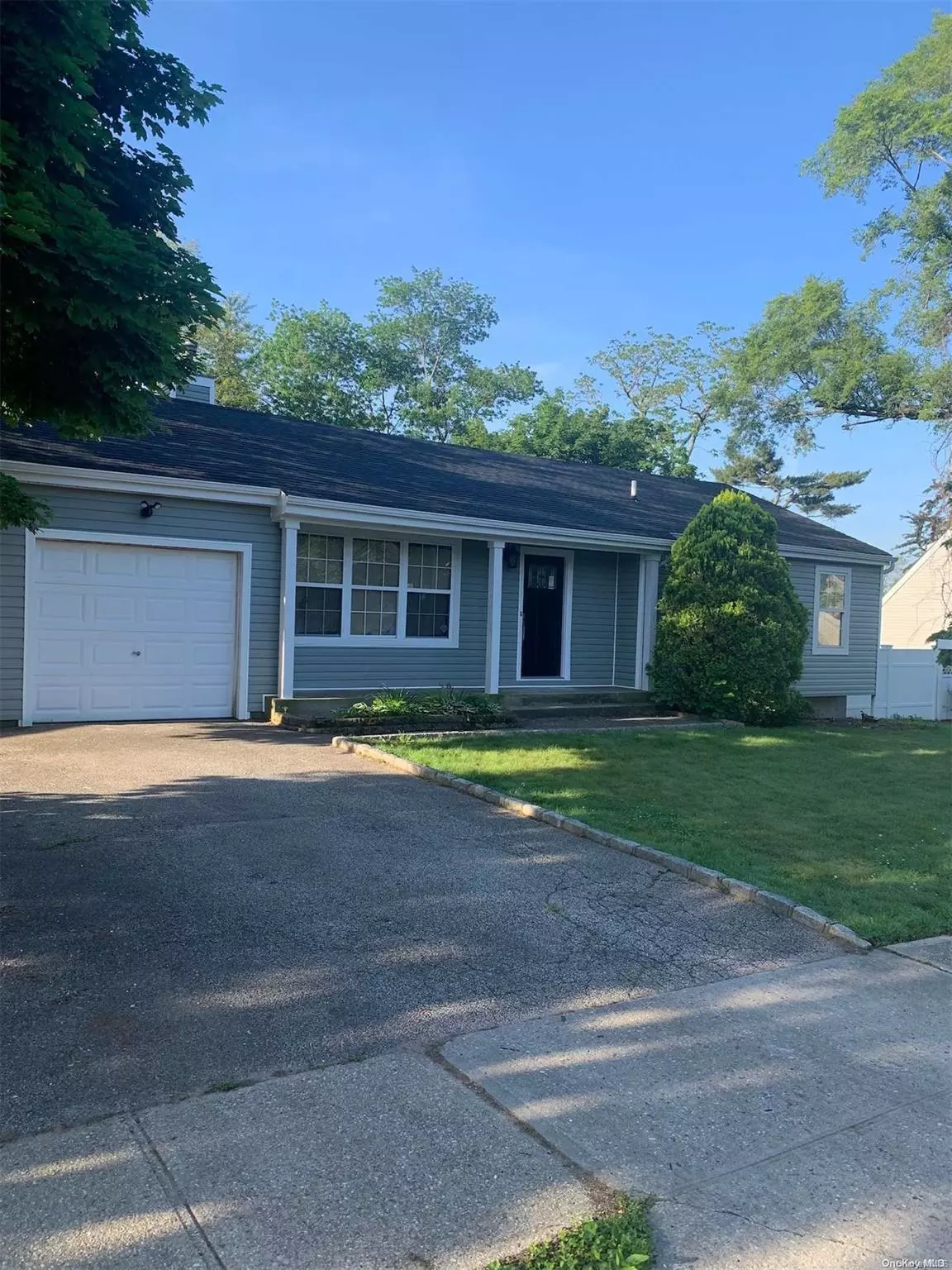 Central Islip, NY 11722,25 Elm ST