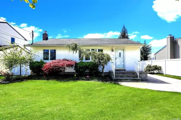 118 New Hampshire AVE, Massapequa, NY 11758