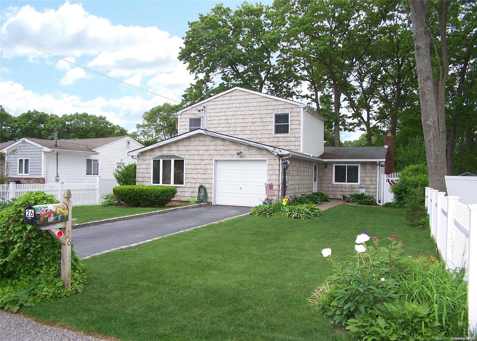 26 Osborne AVE, Ronkonkoma, NY 11779