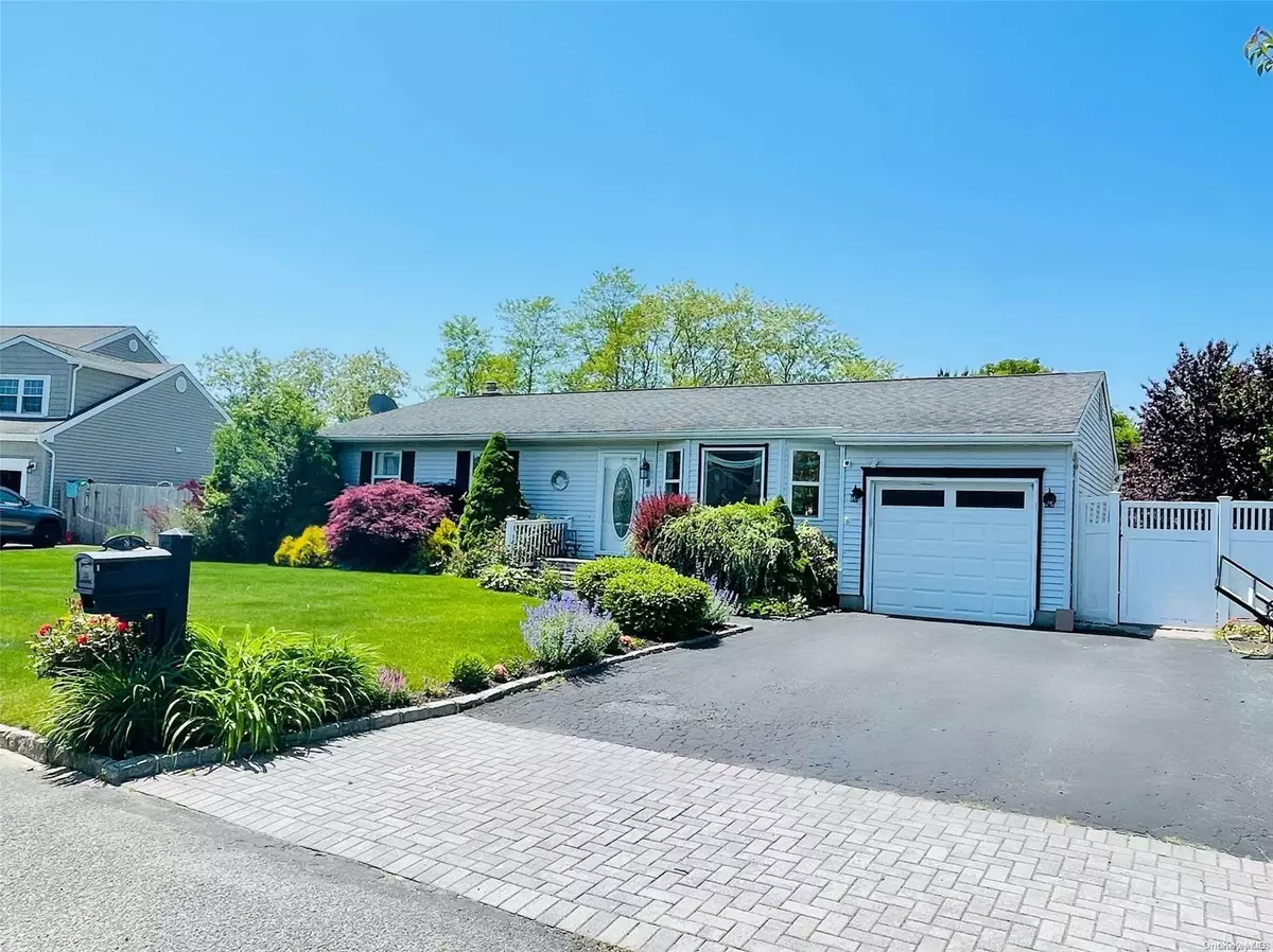 Manorville, NY 11949,8 Lea AVE