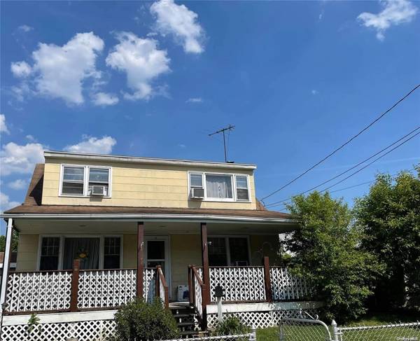 406 Albany AVE, Lindenhurst, NY 11757