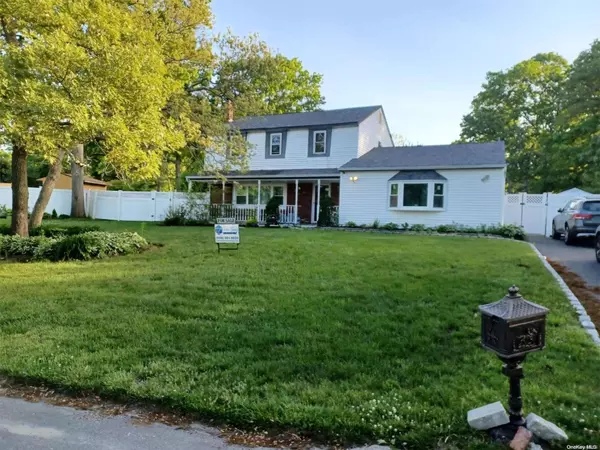 Coram, NY 11727,4 Whinstone ST