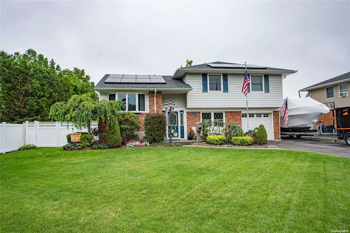 East Islip, NY 11730,123 Sherry ST