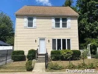 123 Princeton ST, Williston Park, NY 11596