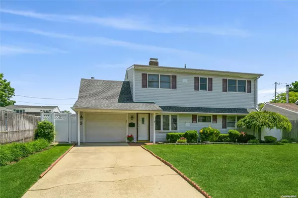 5 March LN, Westbury, NY 11590