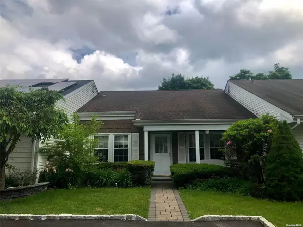 Coram, NY 11727,101 Forge LN #101