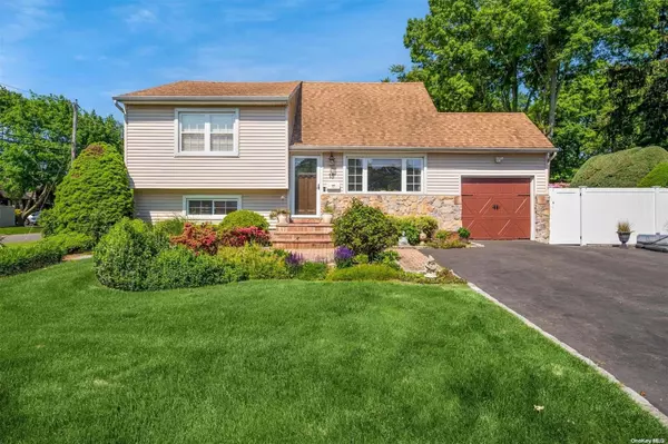 15 Fleetwood AVE, Melville, NY 11747