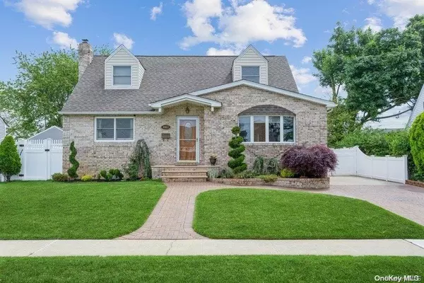 Seaford, NY 11783,4003 Maywood DR