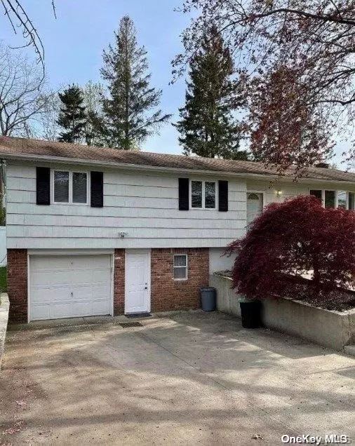 20 Silver ST, Selden, NY 11784