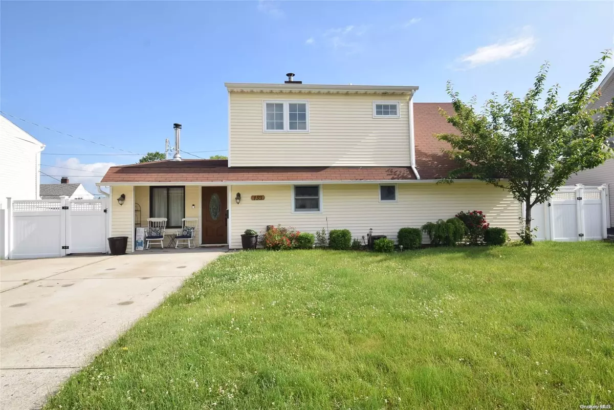 Hicksville, NY 11801,153 Spindle RD