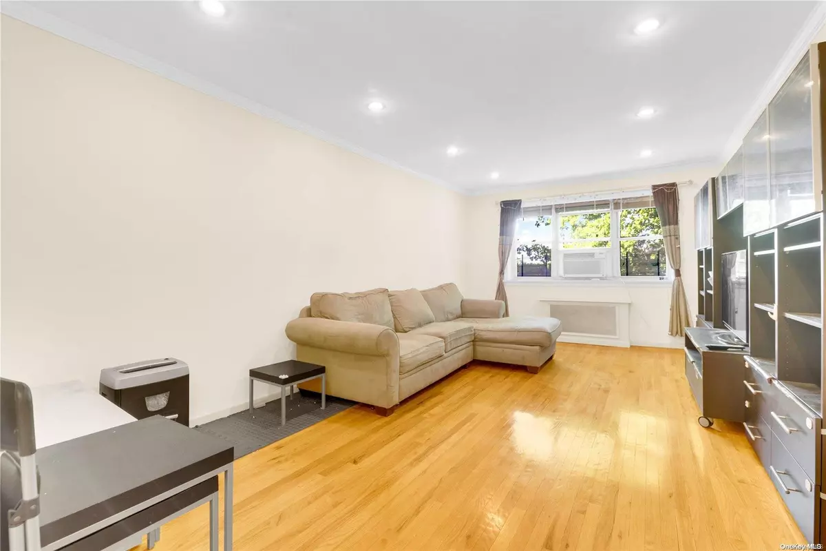 Flushing, NY 11354,29-09 137St ST #2A