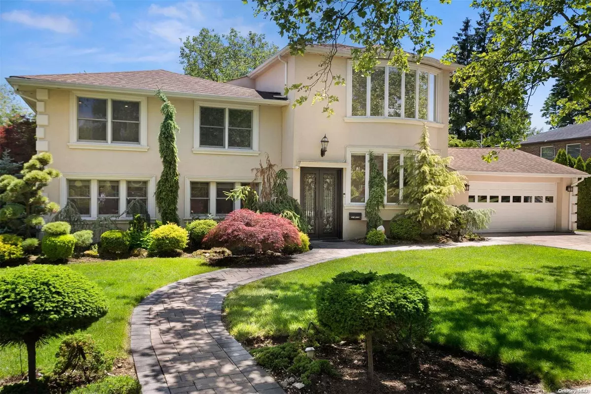 Manhasset Hills, NY 11040,46 Lake DR