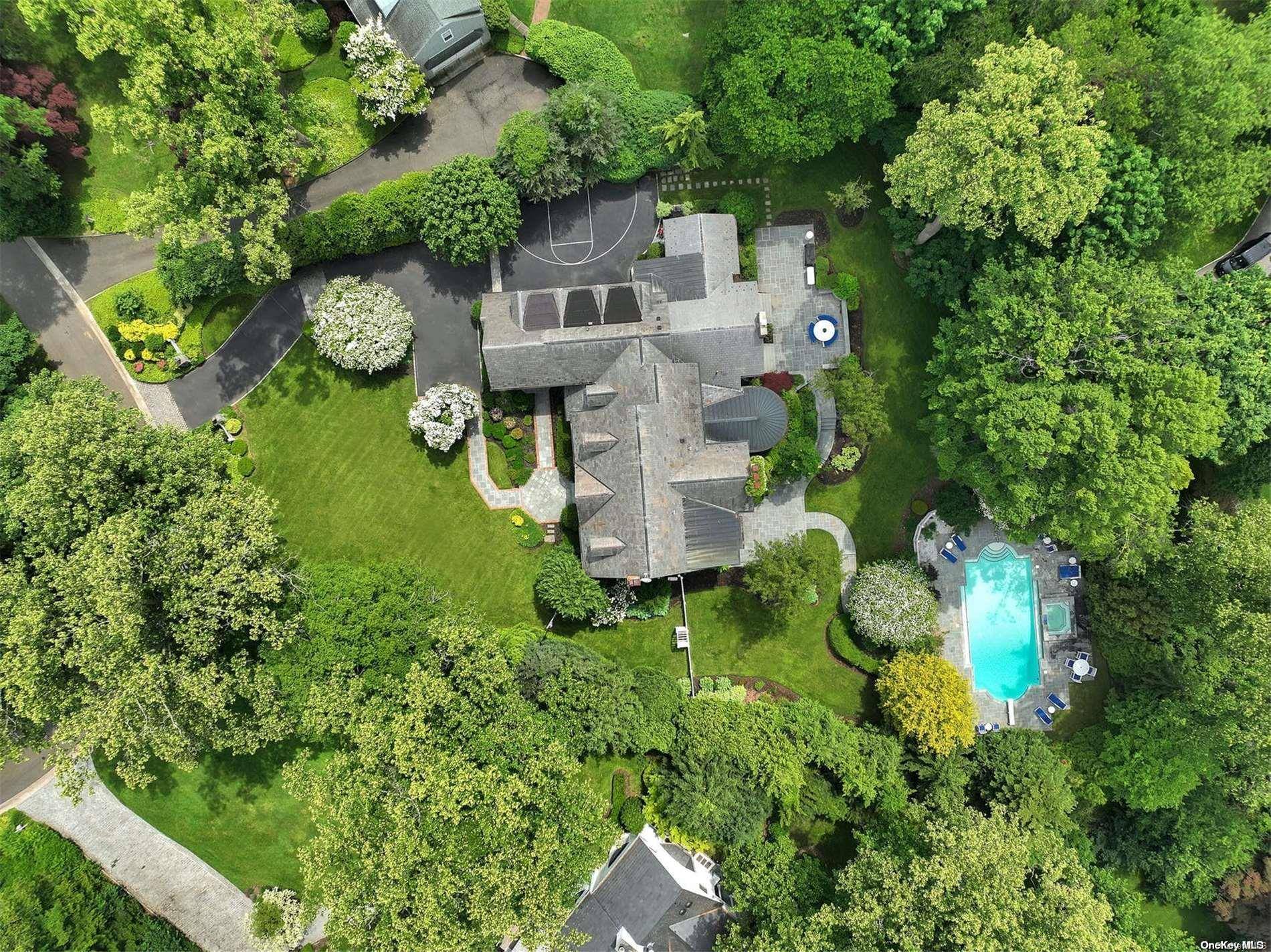 171 Elderfields RD, Manhasset, NY 11030