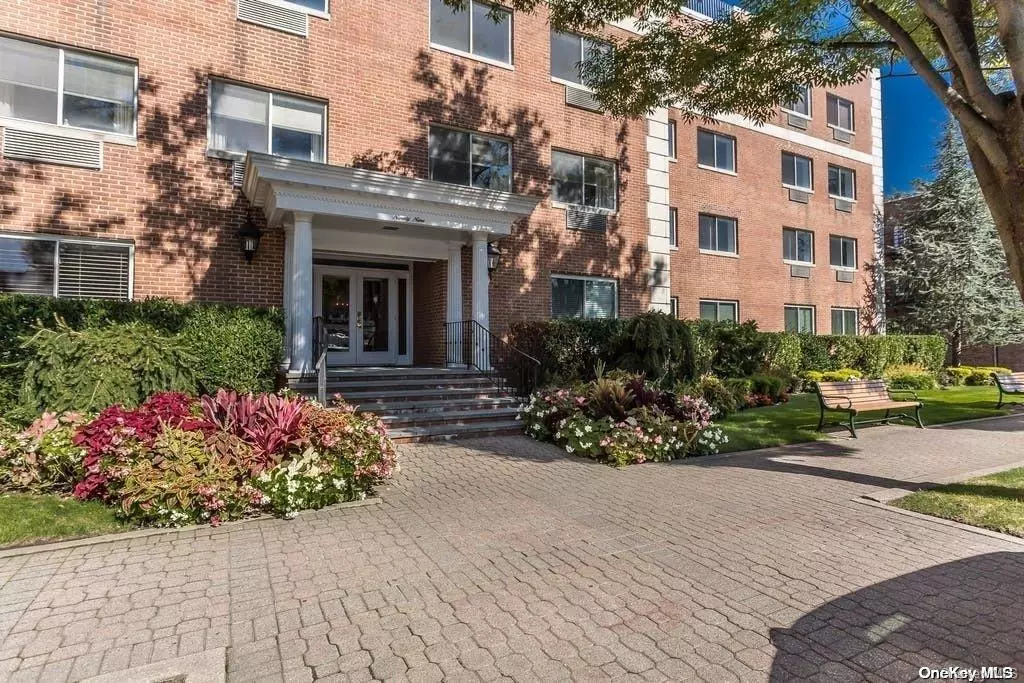 Garden City, NY 11530,99 7th ST #4C