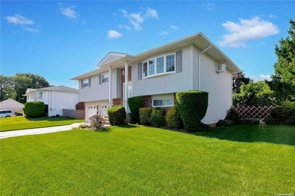 22 Block TER, Farmingdale, NY 11735