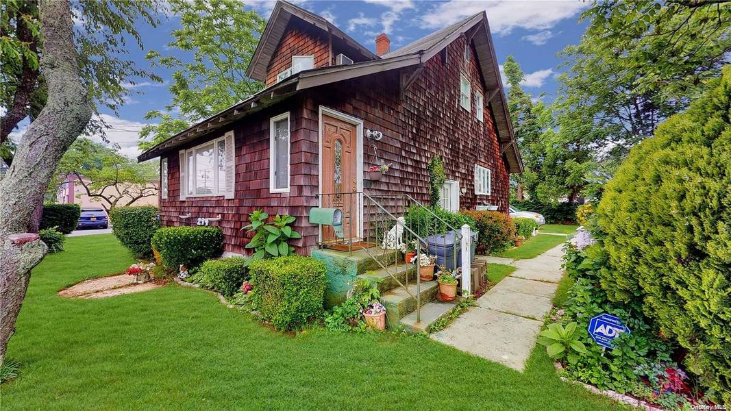 294 35th ST, Lindenhurst, NY 11757