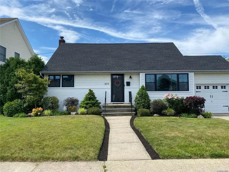 3874 Peter ST, Seaford, NY 11783