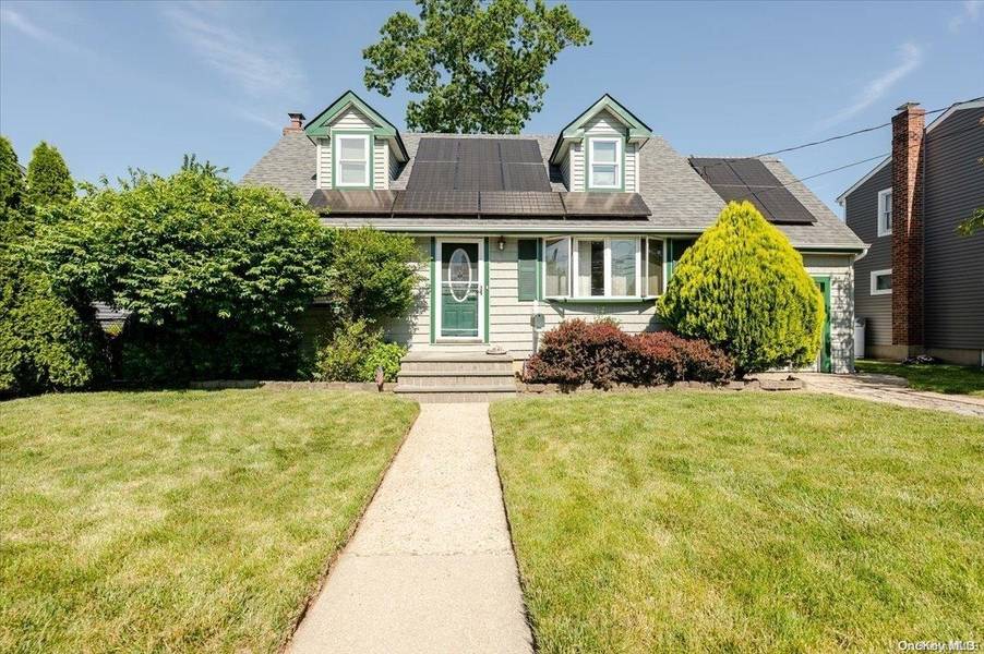 1689 Washington AVE, Seaford, NY 11783