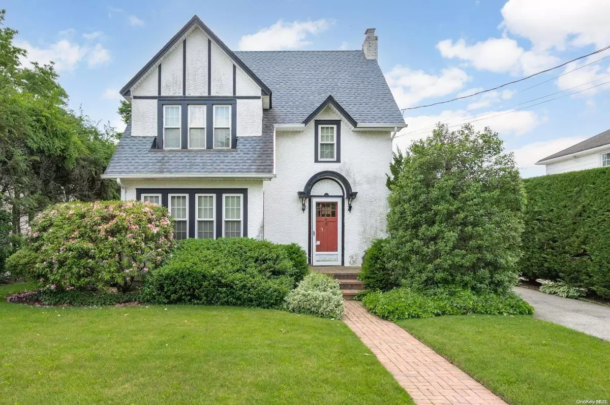 Rockville Centre, NY 11570,90 Dorchester RD