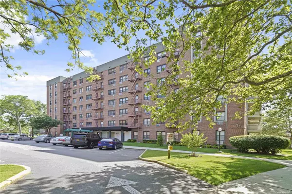 84-10 153rd AVE #4K, Howard Beach, NY 11414