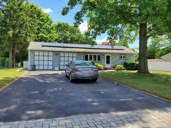 909 Belmore AVE, Islip Terrace, NY 11752