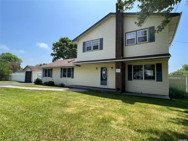 East Islip, NY 11730,59 Pequot LN