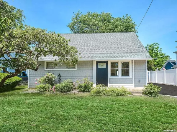 806 Bowling Green DR, Westbury, NY 11590