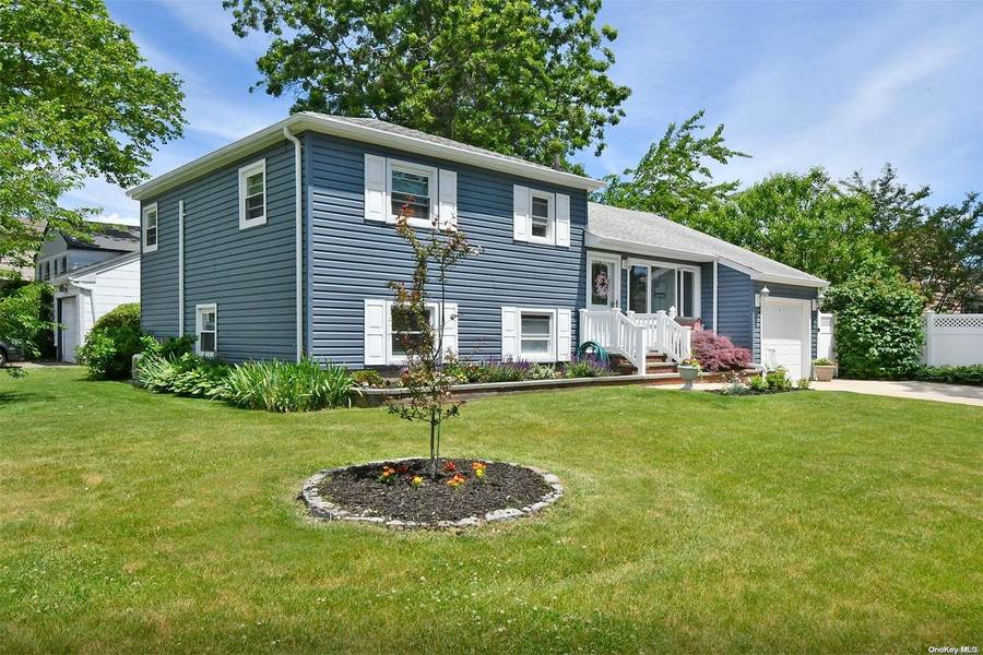 3531 Manhasset ST, Seaford, NY 11783