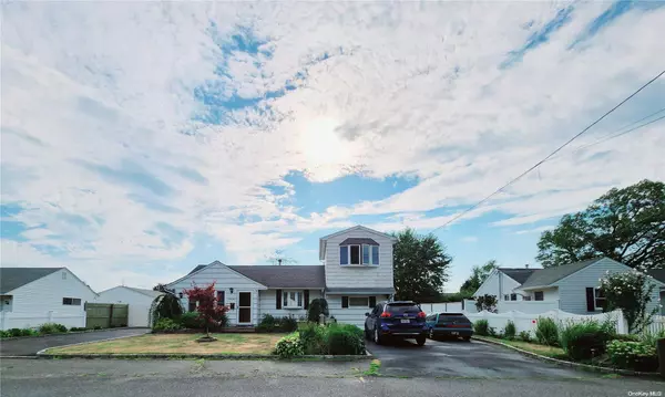 1074 Courtland DR, Bay Shore, NY 11706