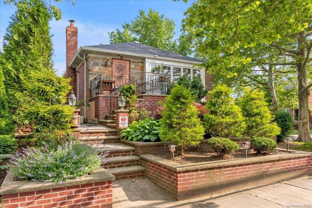 208-04 53rd AVE, Oakland Gardens, NY 11364