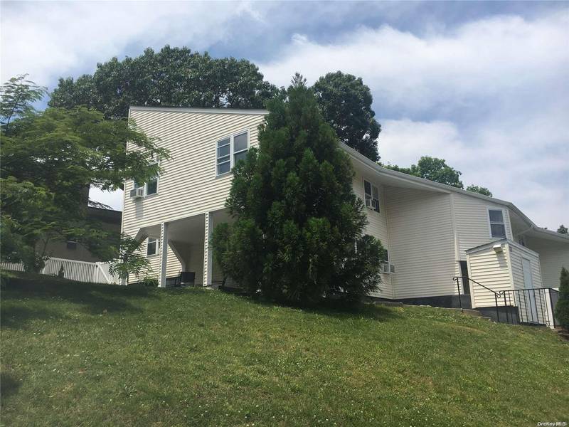 128 N Townhouse RD #128 N, Huntington Station, NY 11746