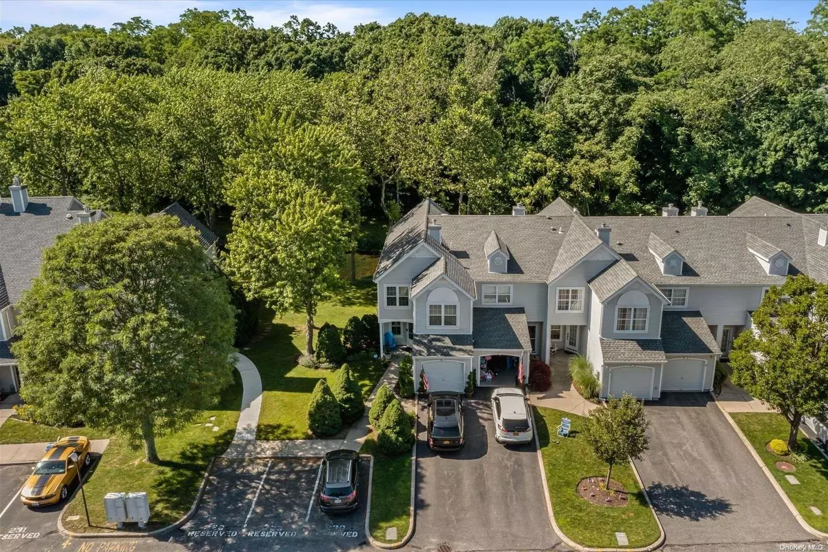 Port Jefferson, NY 11777,221 Windward CT #221