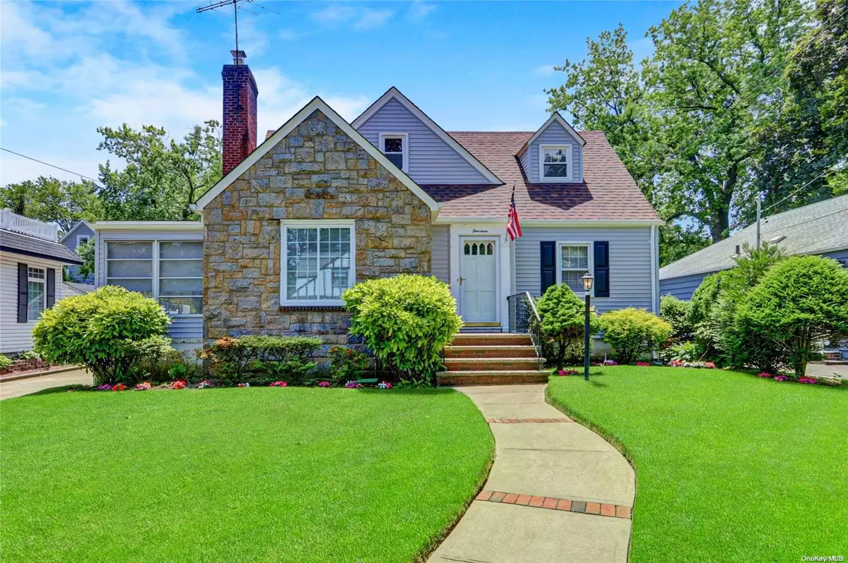 Malverne, NY 11565,14 Johnson AVE