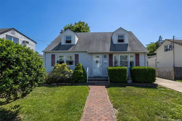 Oceanside, NY 11572,515 Silver LN