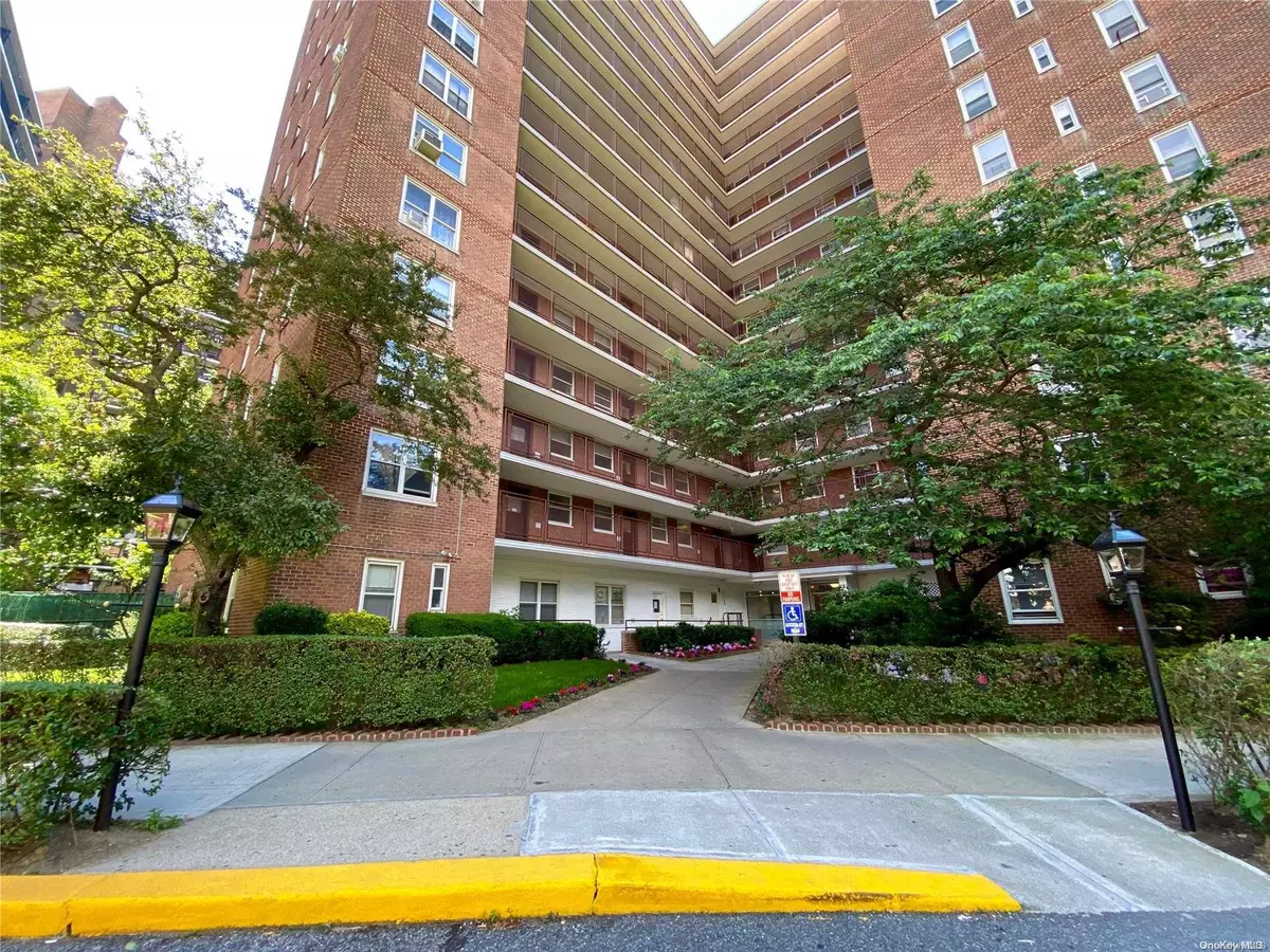 Rego Park, NY 11374,98-20 62 DR #5E