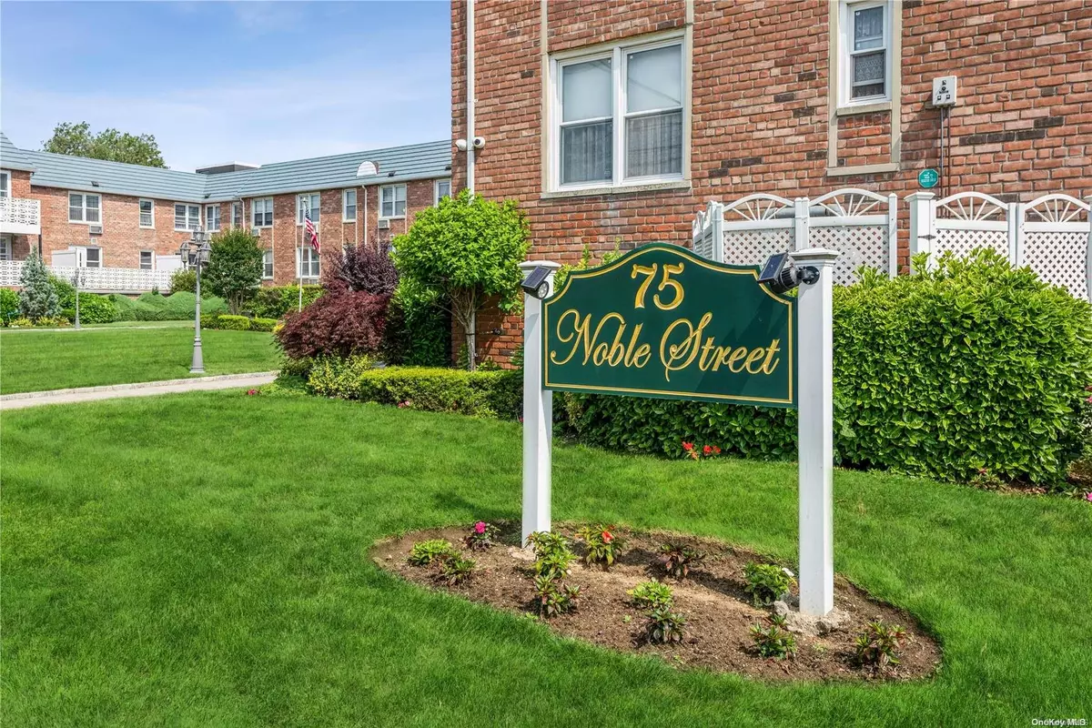 Lynbrook, NY 11563,75 Noble ST #201