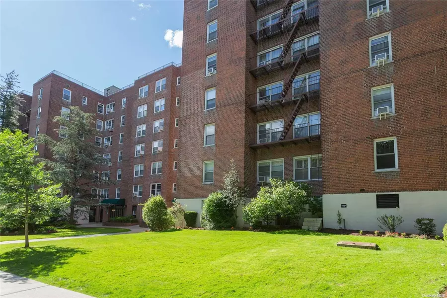 142-20 26th AVE #4D, Flushing, NY 11354