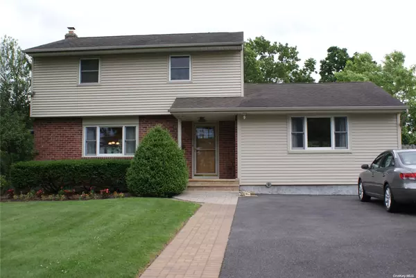 East Islip, NY 11730,126 Manistee LN