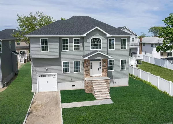 125 N Atlantic PL, Island Park, NY 11558