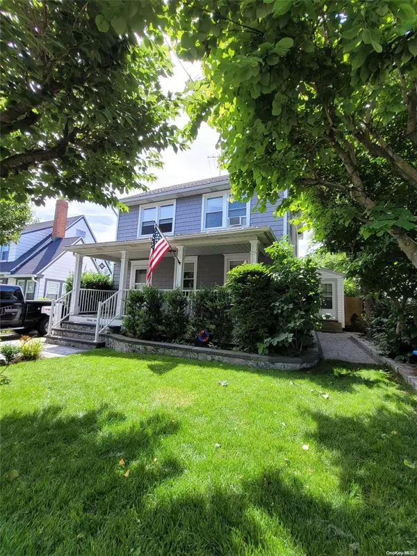 Glen Cove, NY 11542,27 Coles ST