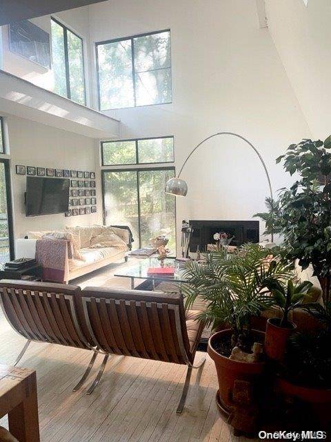 16 Shorewood DR, East Hampton, NY 11937