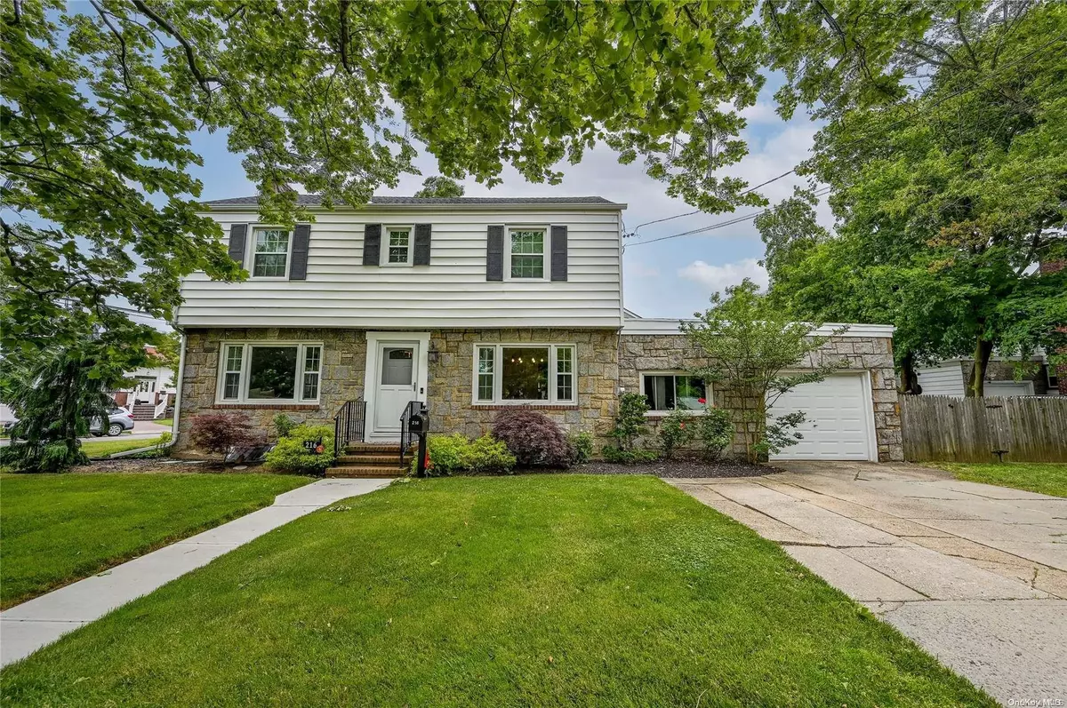 Malverne, NY 11565,216 Franklin AVE