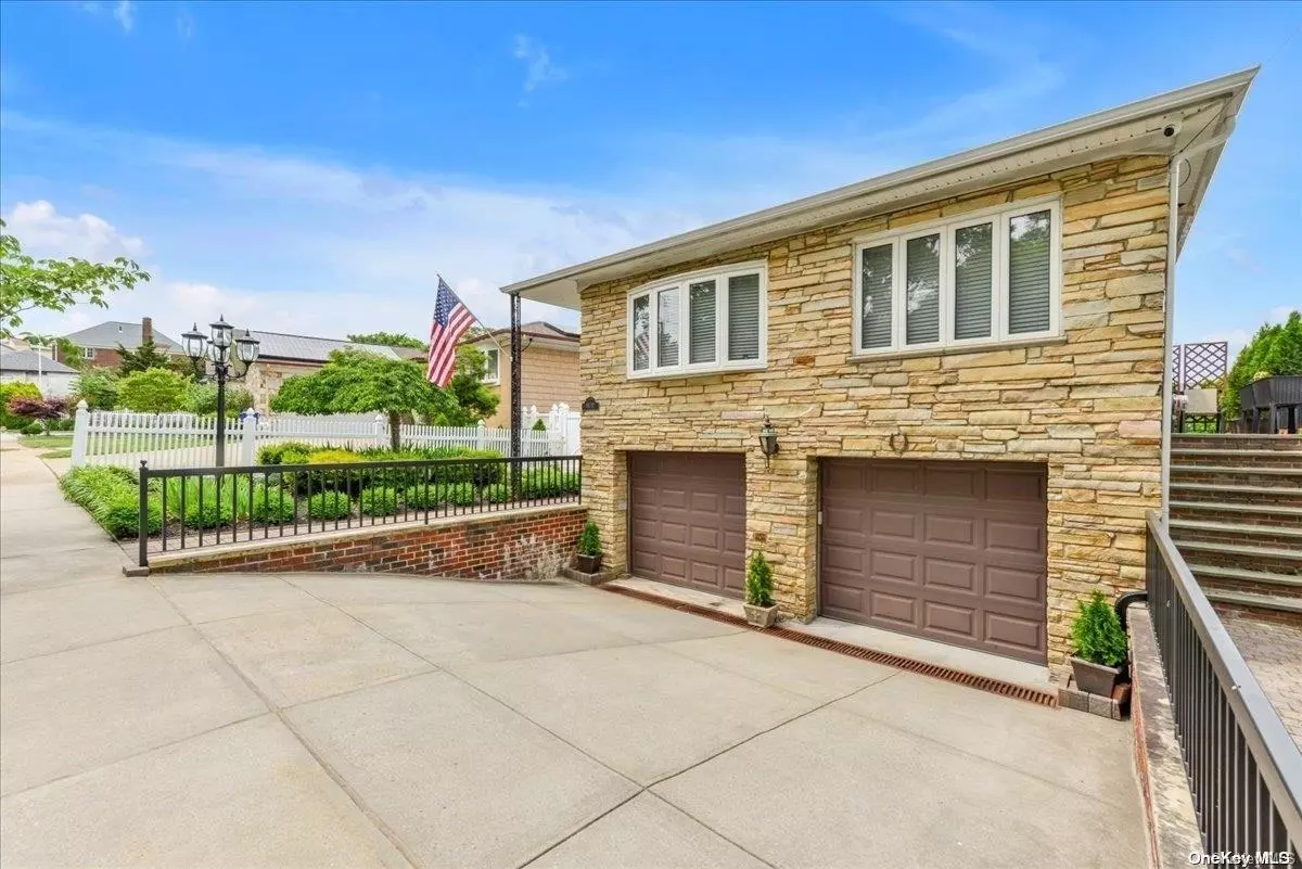 Whitestone, NY 11357,152-27 13 AVE