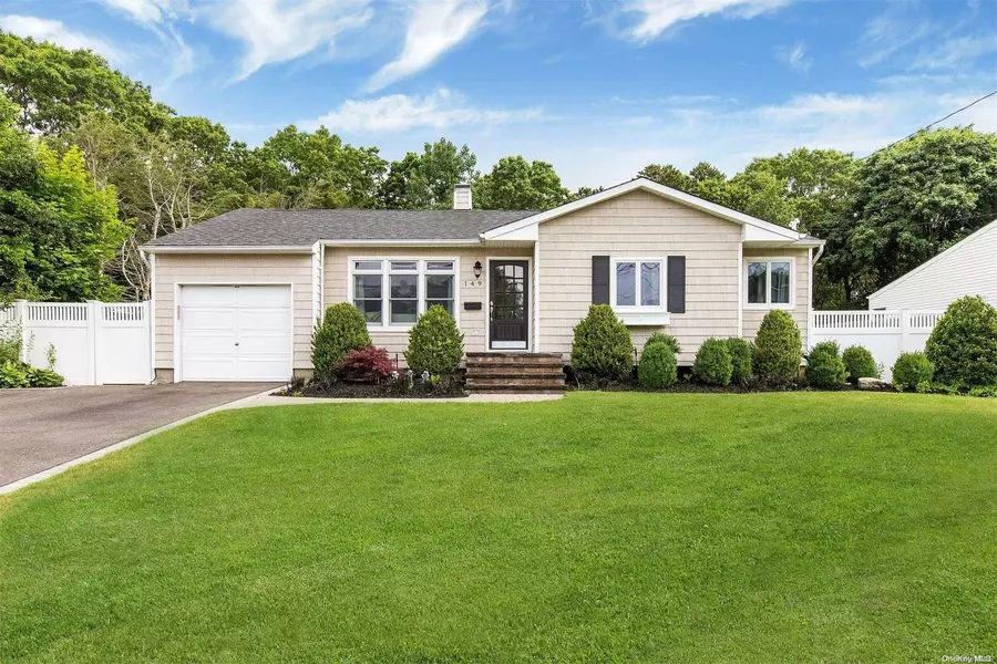 149 Barton LN, Bayport, NY 11705