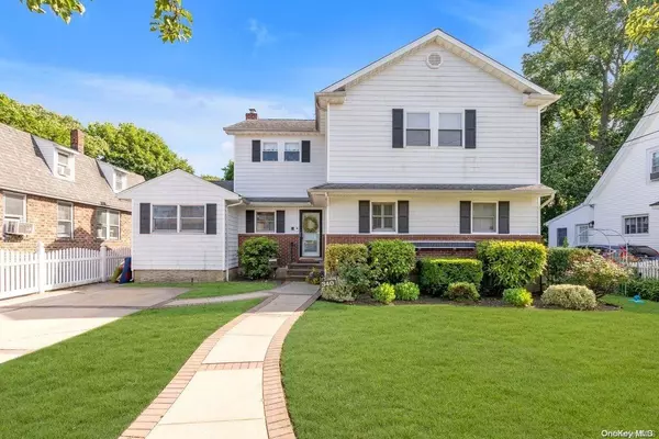 340 Pine ST, South Hempstead, NY 11550