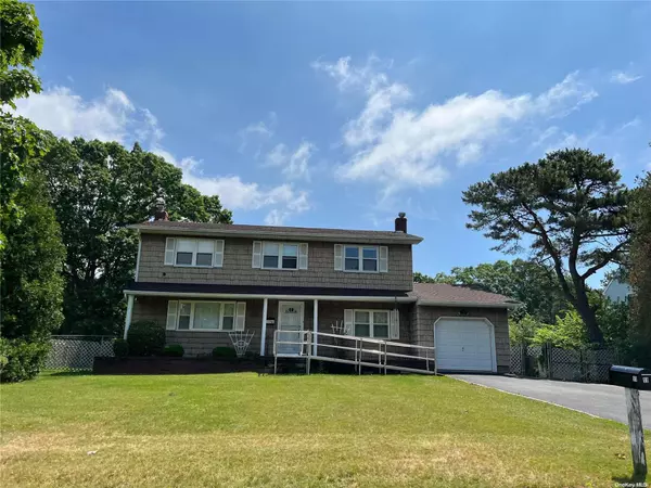 11 Gregg ST, East Patchogue, NY 11772