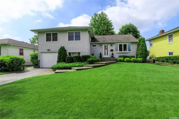 4016 Anne DR, Seaford, NY 11783